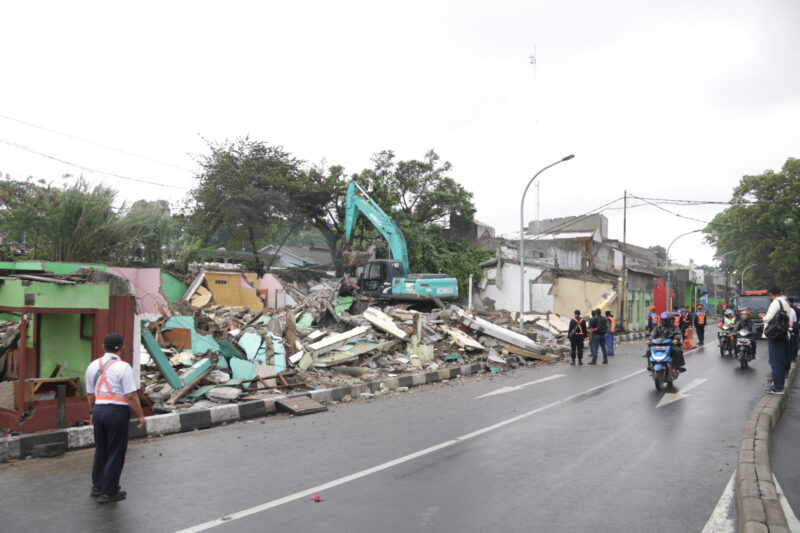 Pt Kai Daop Bandung Tertibkan Aset Perusahaan Di Emplasemen Stasiun