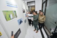 Gubernur Jabar Ridwan Kamil saat meresmikan wajah baru gedung PT MUJ di Kota Bandung, Senin (19/9/2022) malam.