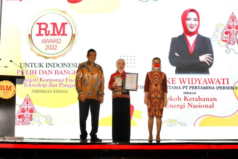 Direktur Utama Pertamina Nicke Widyawati berhasil meraih penghargaan sebagai Tokoh Ketahanan Energi Nasional dalam ajang Rakyat Merdeka Award 2022 Untuk Indonesia Pulih dan Bangkit. Kegiatan ini berlangsung di Bali Room Hotel Indonesia Kempinski, Rabu (28/09/2022).