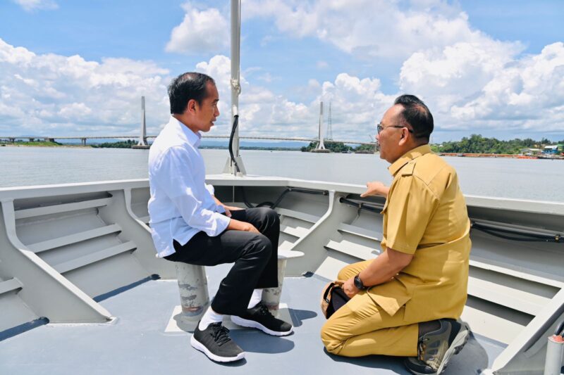 Presiden Joko Widodo menuju lokasi pembangunan infrastruktur kawasan Ibu Kota Nusantara (IKN), di Kabupaten Penajam Paser Utara, Provinsi Kalimantan Timur,Selasa (25/10/2022).