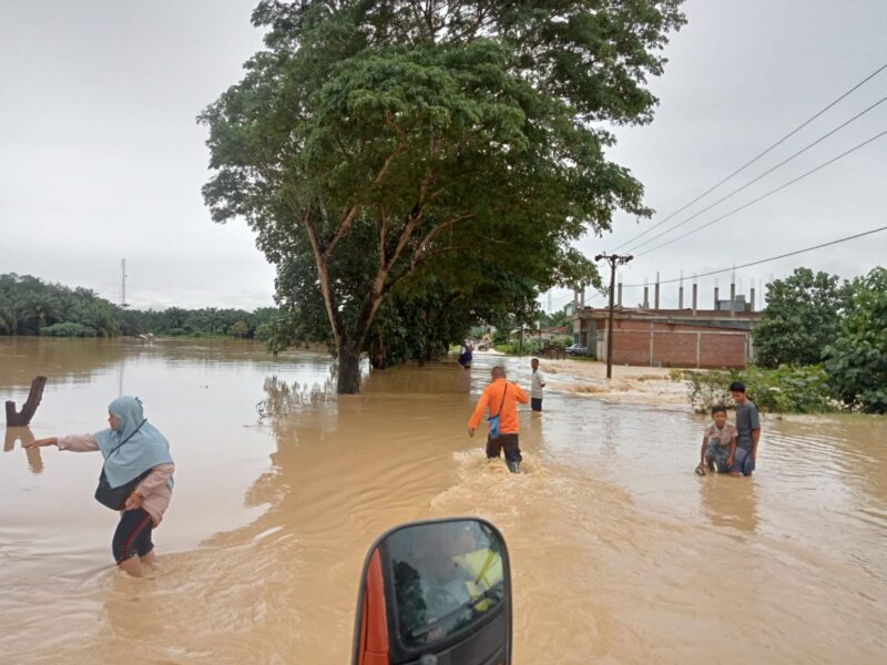 Situasi banjir yang melanda wilayah Aceh Timur, Provinsi Aceh, Jumat (7/10)