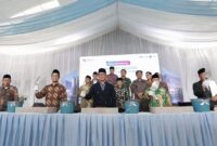  Gubernur Jawa Barat Ridwan Kamil melakukan peletakan batu pertama pembangunan Rumah Sakit Edelweiss Bentang Salapan Cianjur di Pondok Pesantren Al-Ittihad, Kabupaten Cianjur, Kamis (27/10/2022). 