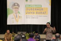 Gubernur Jawa Barat Ridwan Kamil memberikan sambutan dalam acara temu ulama dan tokoh masyarakat di Kota Cirebon, Selasa (7/2/2023).