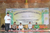 Wakil Gubernur Jawa Barat Uu Ruzhanul Ulum memberikan tausiyah (ceramah) pada acara Sambut Ramadhan dan Imtihan Al Qur'an di Yayasan TPQ Al Muhajirin, Gantar, Indramayu, Minggu (19/3/2023).