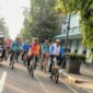 Plh Wali Kota Bandung Ema Sumarna bersepeda keliling kota.