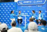 Penjabat Gubernur Jawa Barat Bey Machmudin flag off serta mengikuti lari 10K Pocari Sweat Run 2024 hari kedua di Jalan Diponegoro, Kota Bandung, dilanjutkan konferensi pers di Aula Barat Gedung Sate, Minggu (21/7/2024).