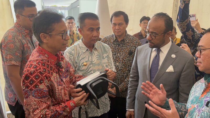 Penjabat Gubernur Jabar Bey Machmudin menghadiri Kampanye Tuberkulosis dan Peluncuran _Portable X-Ray_ bersama Menteri Kesehatan RI di Gedung Sate Bandung, Jumat (2/8/2024).