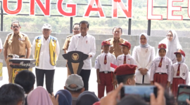 Presiden RI Joko Widodo meresmikan secara simbolis sejumlah infrastruktur di Jawa Barat bersamaan dengan peresmian jembatan Sungai Citanduy, Kota Banjar, Kamis (29/8/2024).