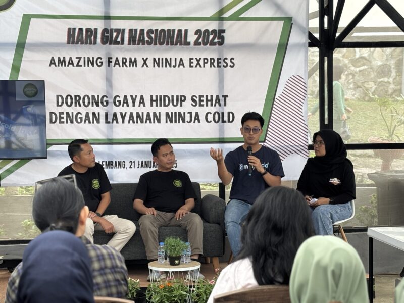 Head of Growth Ninja Xpress Alvian Chris Pradana menjadi pembicara dalam Talkshow di Acara Media Gathering bersama.m Ninja Express di Lembang, Kab. Bandung Barat, Selasa (21/1).