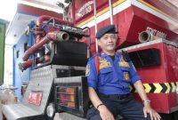 Foto: Petugas Damkar Bandung Dadang.