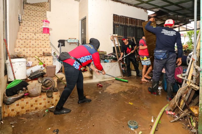 Lokasi banjir dan longsor di Kampung Sukagalih RT 01 dan RT 03 RW 06, Kelurahan Pasirjati, Kecamatan Ujungberung, Minggu, 6 April 2025.
