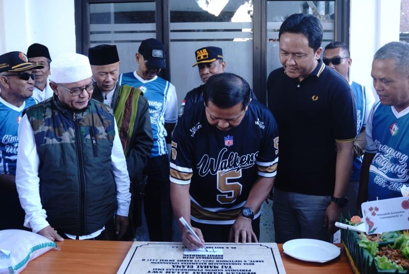 Bupati Sumedang H. Dony Ahmad Munir meresmikan Gedung ‘Taj Mahal Ulama’ dibuka dan diresmikan Bupati Sumedang Dony Ahmad Munir di Kecamatan Cimanggung, Sabtu (06/09/2025).
