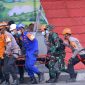 Simulasi tanggap bencana di apel kesiapsiagaan bencana Pemprov Jabar di depan Gedung Sate, Bandung, Rabu (5/11).