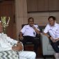 Gubernur Jabar Dedi Mulyadi dan Dirut PT KAI Boby Rasyidin di Gedung Sate, Bandung, Jumat (7/11)