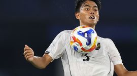 Kakang Rudianto of Indonesia U23 controls the ball during the Mandiri Cup final between Vietnam U23 and Indonesia U23 at Gelora Bung Karno Stadium on July 29, 2025 in Jakarta, Indonesia.
