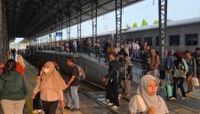 Hall baru di bangunan Stasiun Cikampek yang mulai resmi beroperasi, Selasa (11/8).