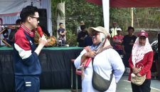 Wakil Bupati Sumedang M. Fajar Aldila ikuti rangkaian hiburan dan permainan dalam rangka HUT ke-81 Republik Indonesia yang digelar di Lapangan Sepak Bola Cibeureum Wetan, Minggu (30/8/2026).