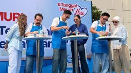 Sejumlah figur publik seperti, Adam Suseno bersama Inul Daratista, Darius Sinathrya bersama Donna Agnesia, serta Ananda Omesh bersama Dian Ayu Lestari tengah membuat sarapan untuk istri di Trans Studio Mall, Bandung, Minggu (27/9).