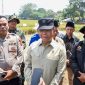 Utusan Khusus Presiden Bidang Ketahanan Pangan Muhamad Mardiono saat di acara panen raya di Desa Tegal Luar, Kecamatan Bojongsoang, Kabupaten Bandung, Jawa Barat, Minggu (11/10/2026).